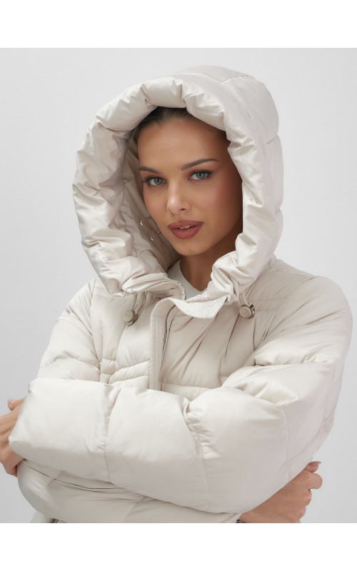 Длинный зимний пуховик для женщин с капюшоном.