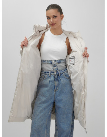 Длинный зимний пуховик для женщин с капюшоном.