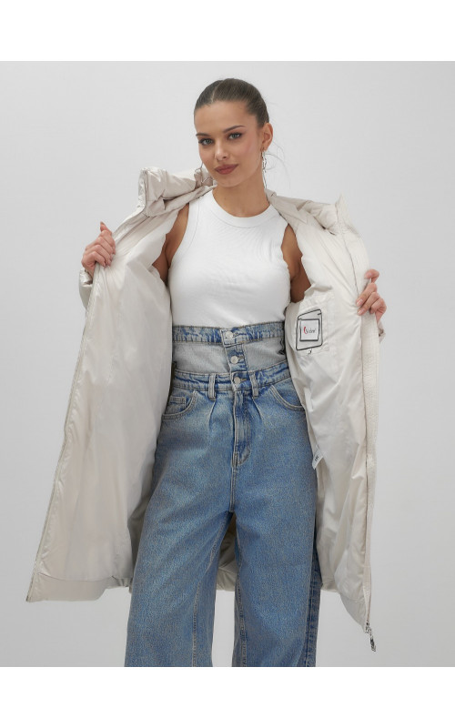 Длинный зимний пуховик для женщин с капюшоном.