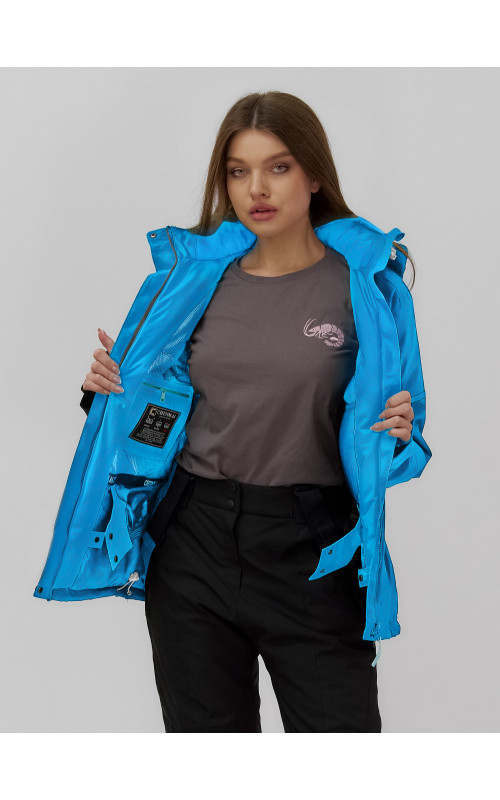 Женский зимний горнолыжный костюм для комфортных зимних приключений.