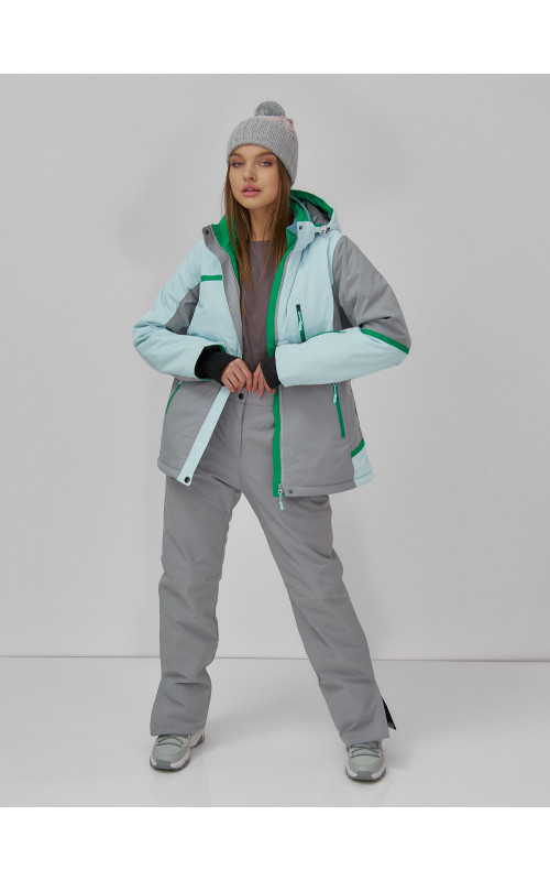 Женский горнолыжный костюм для комфорта и защиты в зимних видах спорта.