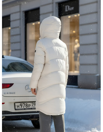 Длинный зимний пуховик с капюшоном для женщин