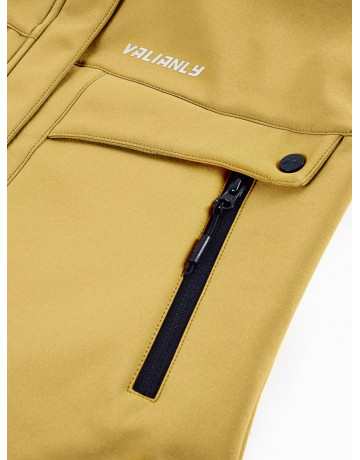 Женская спортивная ветровка с капюшоном softshell, горчичного оттенка.