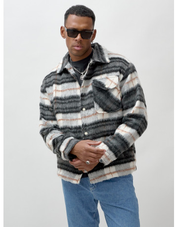 Ворсистая шерстяная рубашка для активного образа жизни.