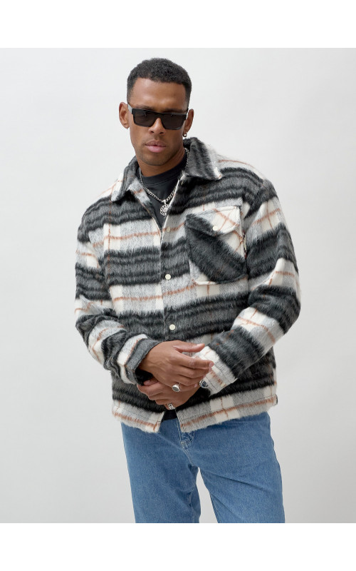 Ворсистая шерстяная рубашка для активного образа жизни.