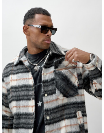 Ворсистая шерстяная рубашка для активного образа жизни.