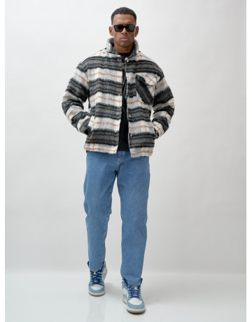 Ворсистая шерстяная рубашка для активного образа жизни.