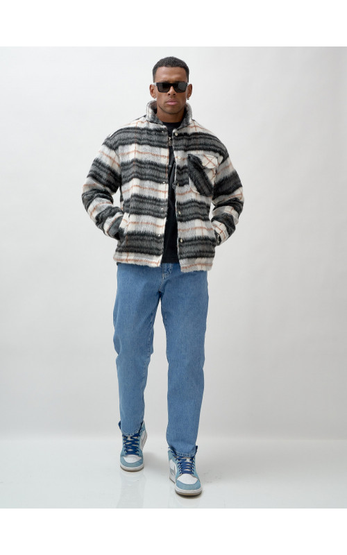 Ворсистая шерстяная рубашка для активного образа жизни.