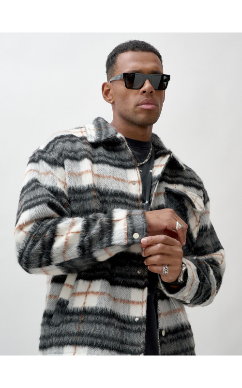 Ворсистая шерстяная рубашка для активного образа жизни.