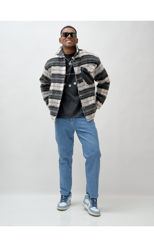 Ворсистая шерстяная рубашка для активного образа жизни.