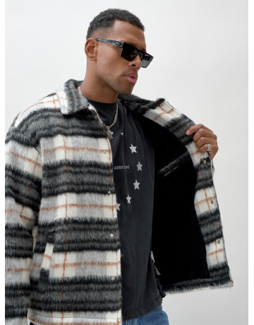 Ворсистая шерстяная рубашка для активного образа жизни.