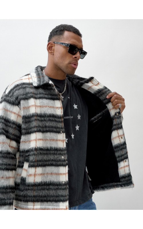 Ворсистая шерстяная рубашка для активного образа жизни.