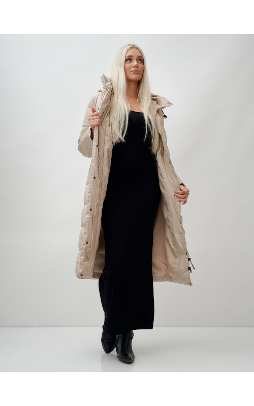 Длинный зимний пуховик с капюшоном для женщин