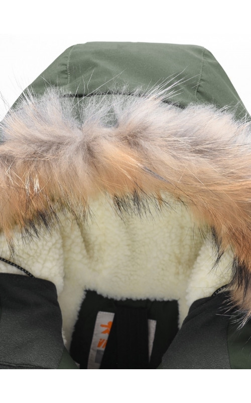 Тёплая парка для девочки с регулируемой посадкой.