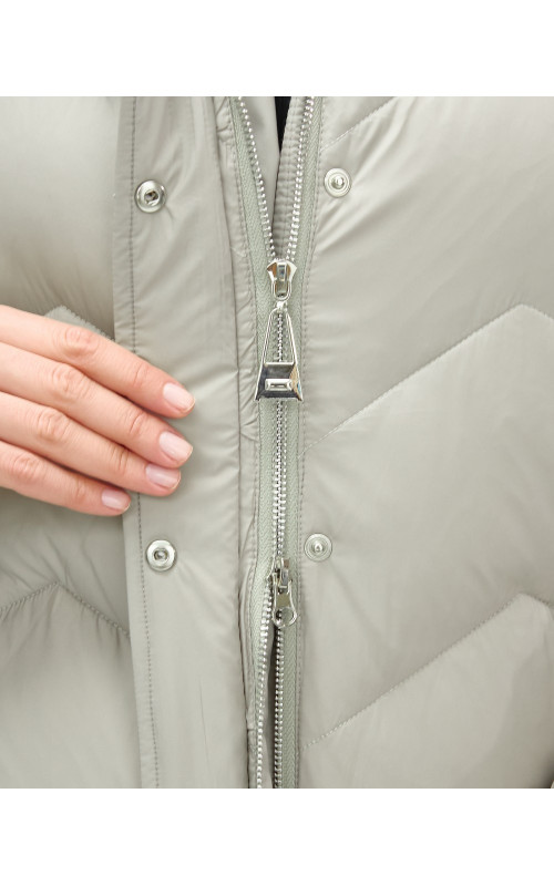 Пуховик для городской леди с мехом песца, защита от влаги и ветра