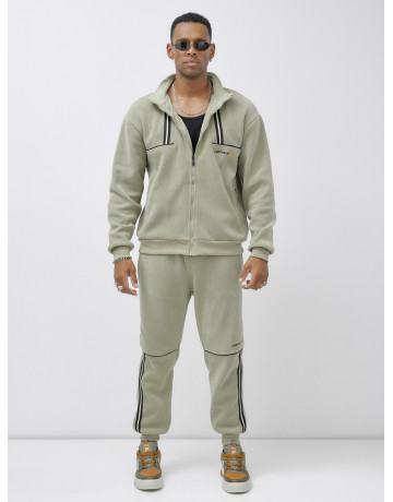 Мужской спортивный комплект: олимпийка и джоггеры для активного образа жизни.