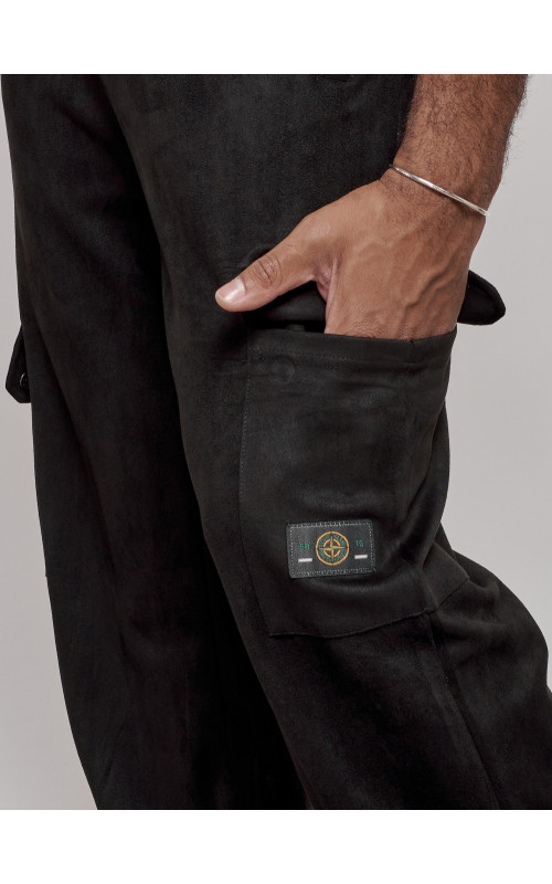 Мужские спортивные штаны прямого кроя из бархатного трикотажа.