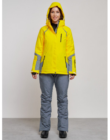 Женский горнолыжный костюм для зимних видов спорта.