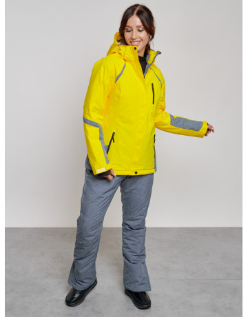 Женский горнолыжный костюм для зимних видов спорта.