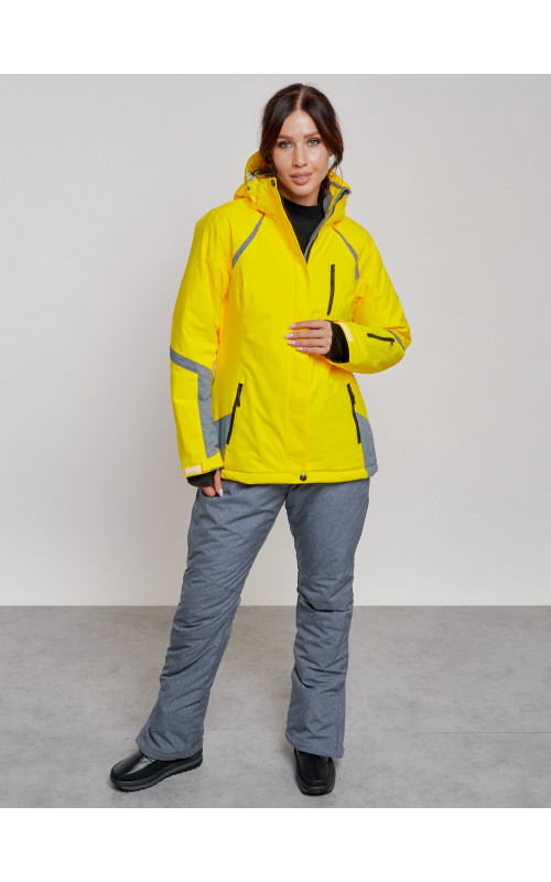 Женский горнолыжный костюм для зимних видов спорта.