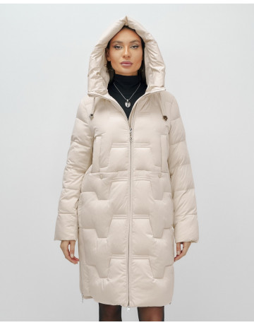 Женский зимний пуховик с капюшоном.