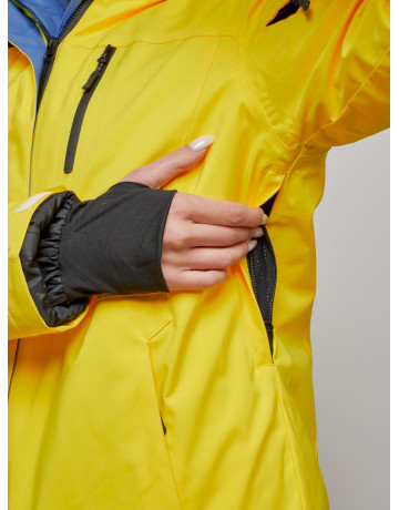 Зимний горнолыжный костюм для женщин.