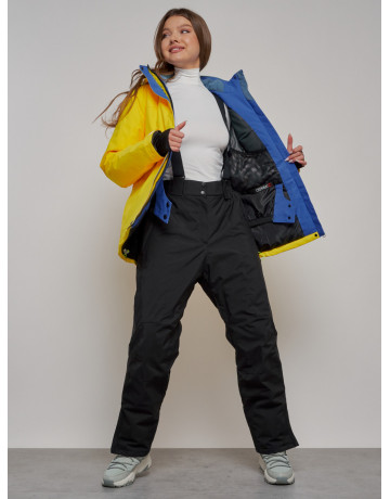 Зимний горнолыжный костюм для женщин.