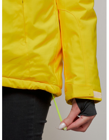 Зимний горнолыжный костюм для женщин.