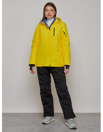 Зимний горнолыжный костюм для женщин.