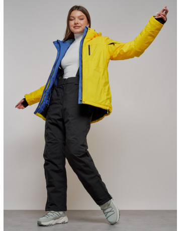 Зимний горнолыжный костюм для женщин.