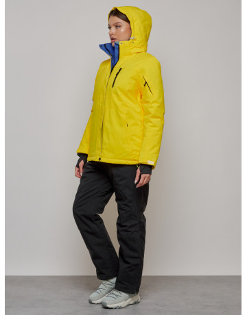 Зимний горнолыжный костюм для женщин.