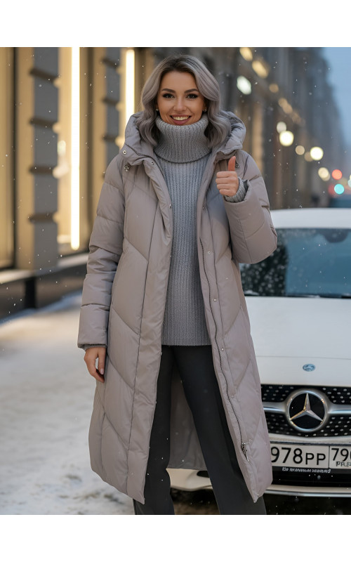 Длинный женский пуховик с капюшоном для зимы