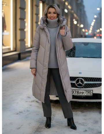 Длинный женский пуховик с капюшоном для зимы
