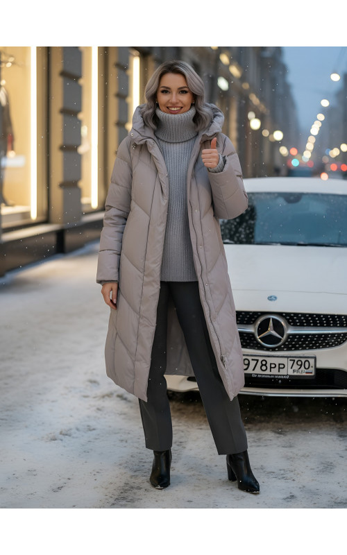Длинный женский пуховик с капюшоном для зимы