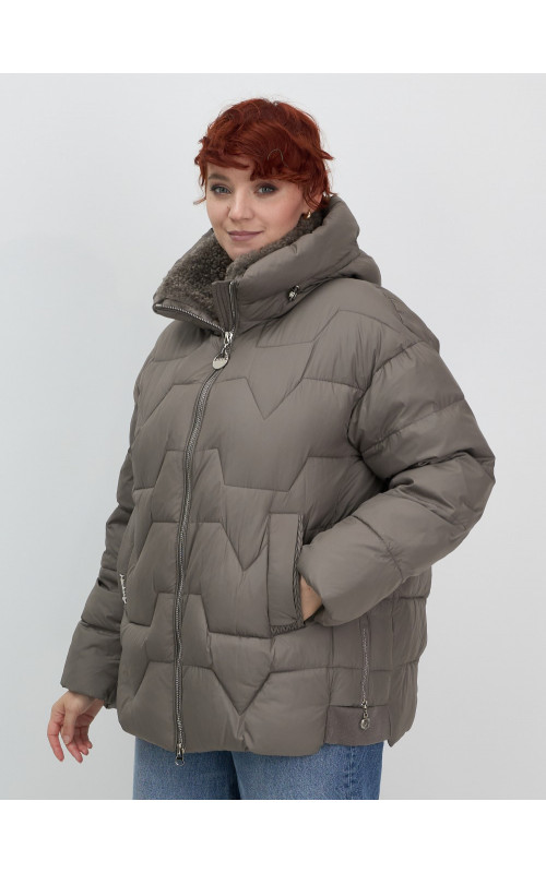 Пуховик для женщин с искусственной овчиной: стиль и тепло зимой