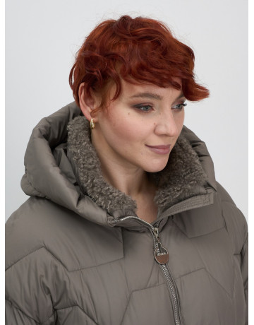 Пуховик для женщин с искусственной овчиной: стиль и тепло зимой
