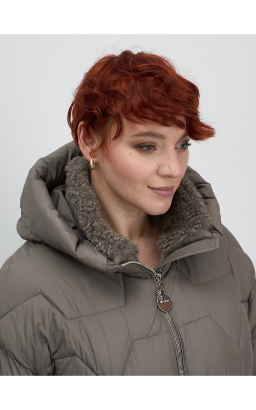 Пуховик для женщин с искусственной овчиной: стиль и тепло зимой