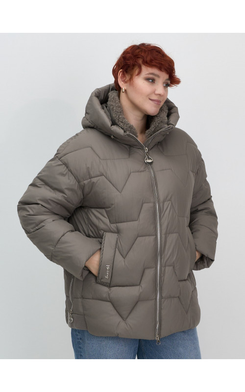 Пуховик для женщин с искусственной овчиной: стиль и тепло зимой