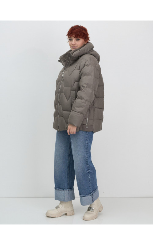 Пуховик для женщин с искусственной овчиной: стиль и тепло зимой