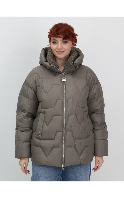 Пуховик для женщин с искусственной овчиной: стиль и тепло зимой
