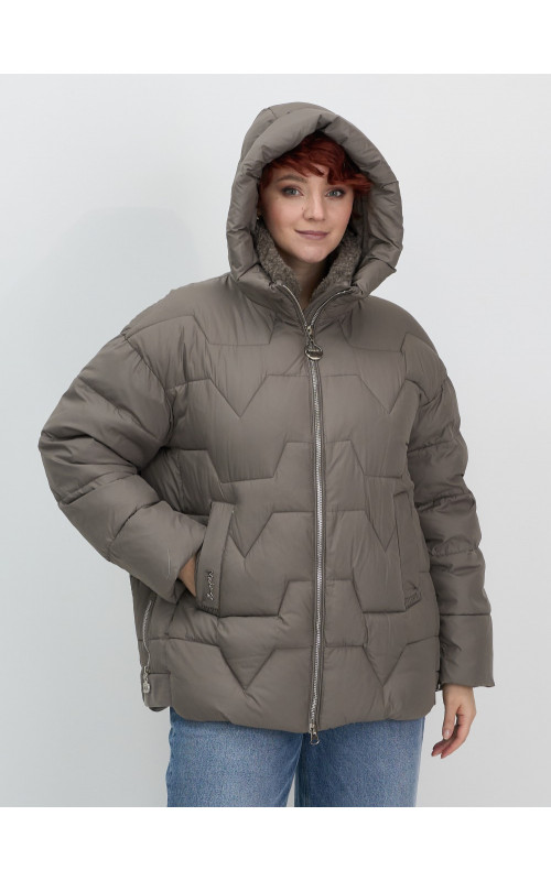 Пуховик для женщин с искусственной овчиной: стиль и тепло зимой