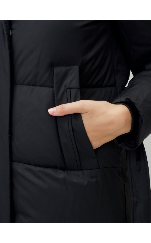 Тёплый женский пуховик с поясом и капюшоном.