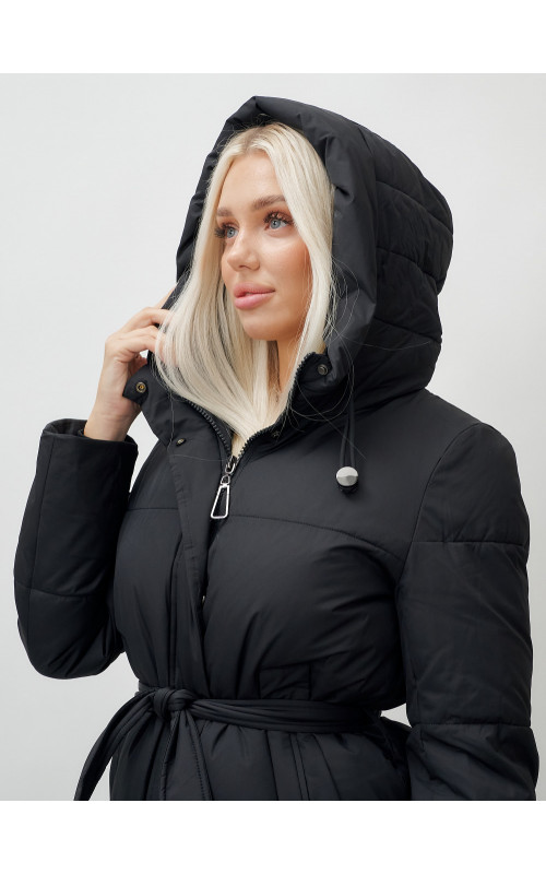 Тёплый женский пуховик с поясом и капюшоном.