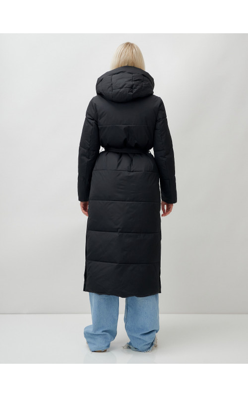 Тёплый женский пуховик с поясом и капюшоном.