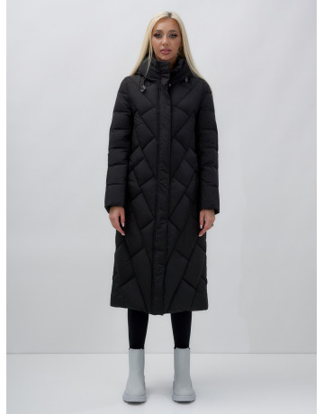 Длинный женский пуховик прямого кроя с капюшоном.