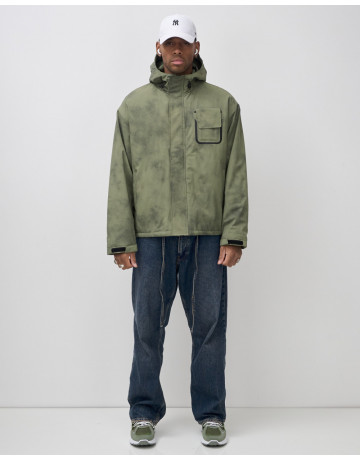 Спортивная мужская куртка для активного отдыха.