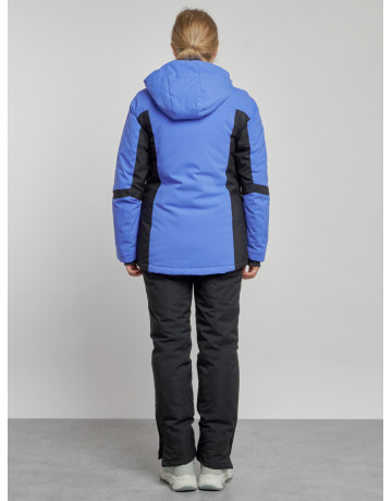 Женский горнолыжный костюм для зимних видов спорта.