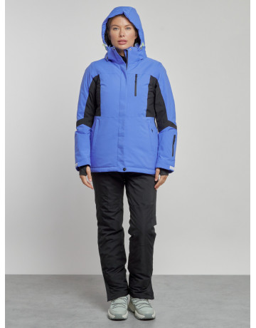 Женский горнолыжный костюм для зимних видов спорта.