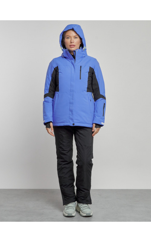 Женский горнолыжный костюм для зимних видов спорта.