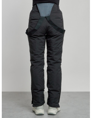 Женский горнолыжный костюм для зимних видов спорта.